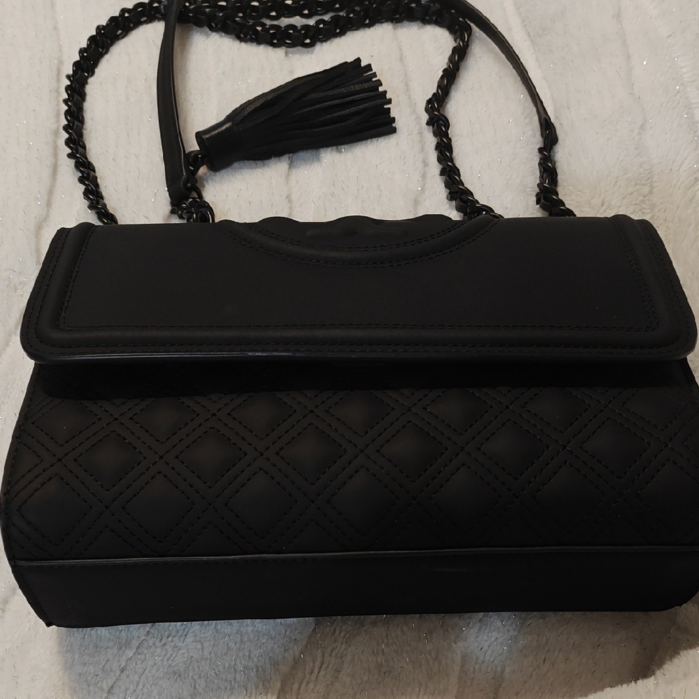 Elegant Black Quilted Women's Bag